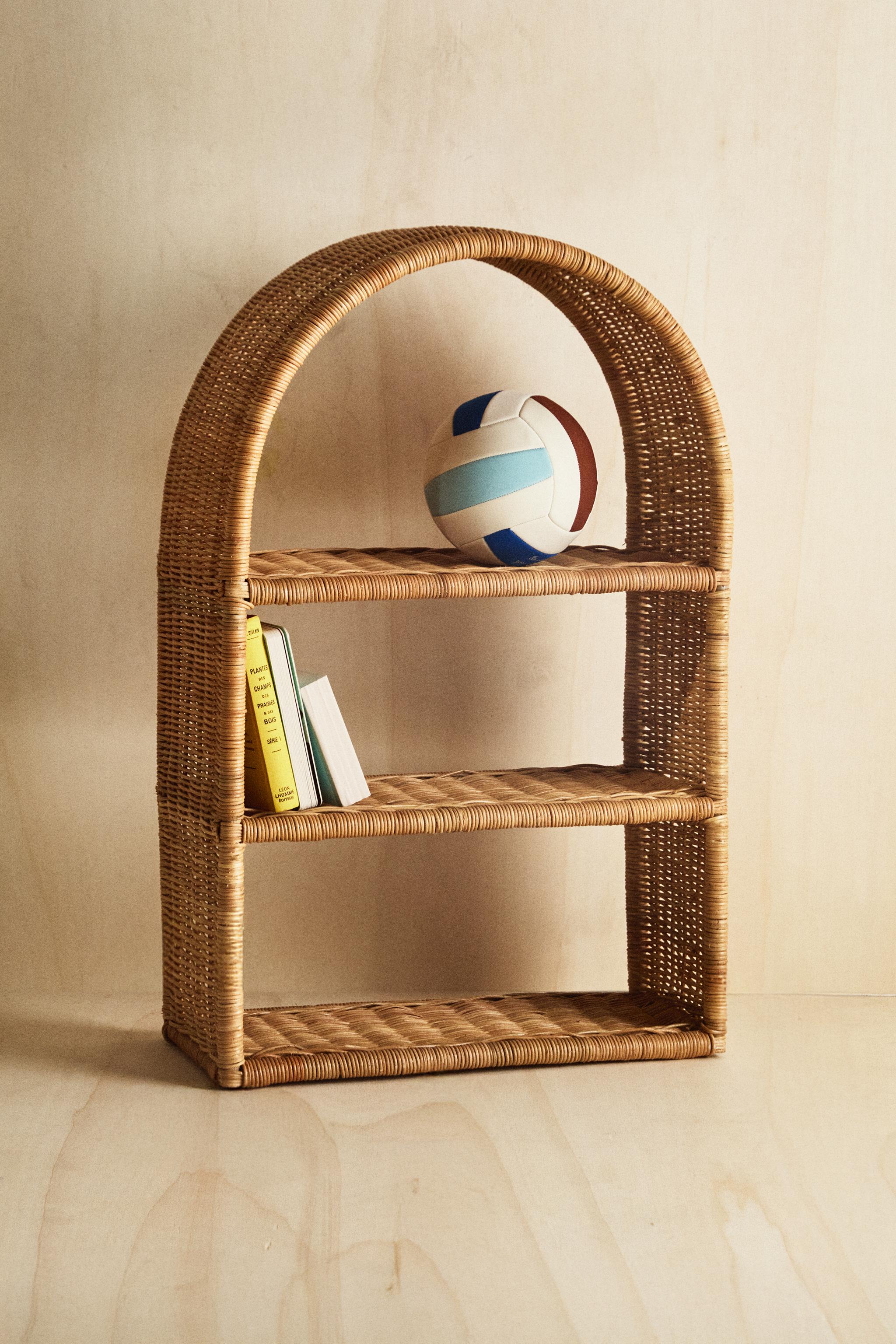 KIDS’ OVAL RATTAN SHELF